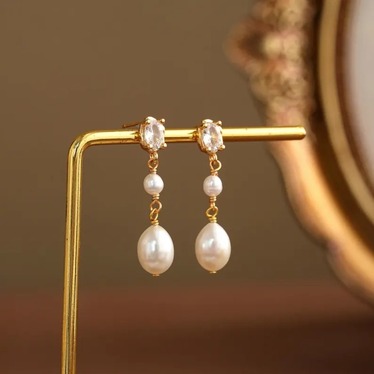 Women's French-Style Claw-Setting Earrings with Synthetic Zirconia